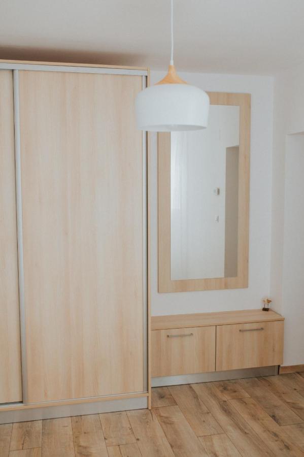 Regim Hotelier Lotusul Verde Oradea Bagian luar foto