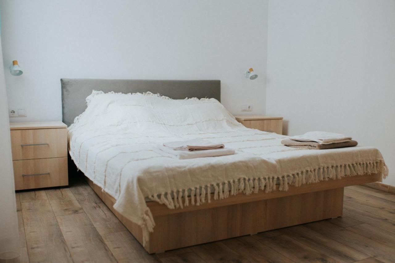 Regim Hotelier Lotusul Verde Oradea Bagian luar foto