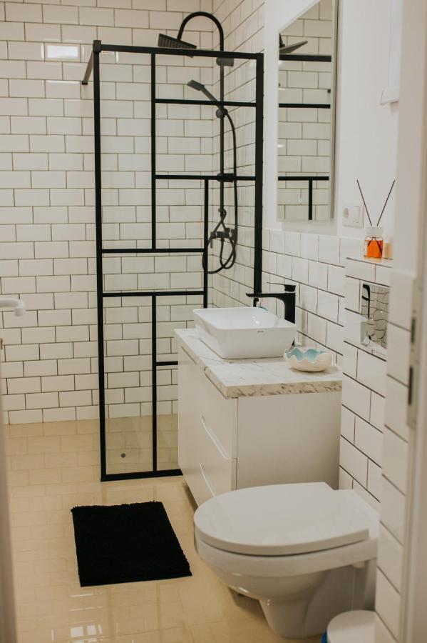 Regim Hotelier Lotusul Verde Oradea Bagian luar foto