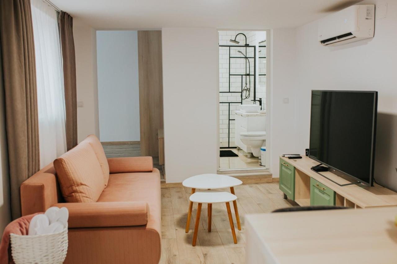 Regim Hotelier Lotusul Verde Oradea Bagian luar foto