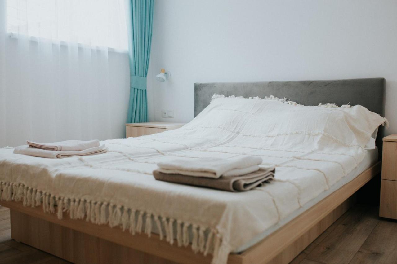 Regim Hotelier Lotusul Verde Oradea Bagian luar foto